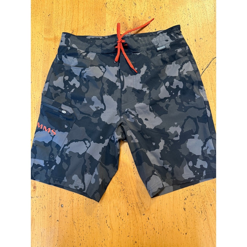 Simms Fishing Shorts Size 30 Mens Gray Camo Board Shorts Quick Dry Cargo Pockets